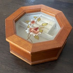 Jewelry box